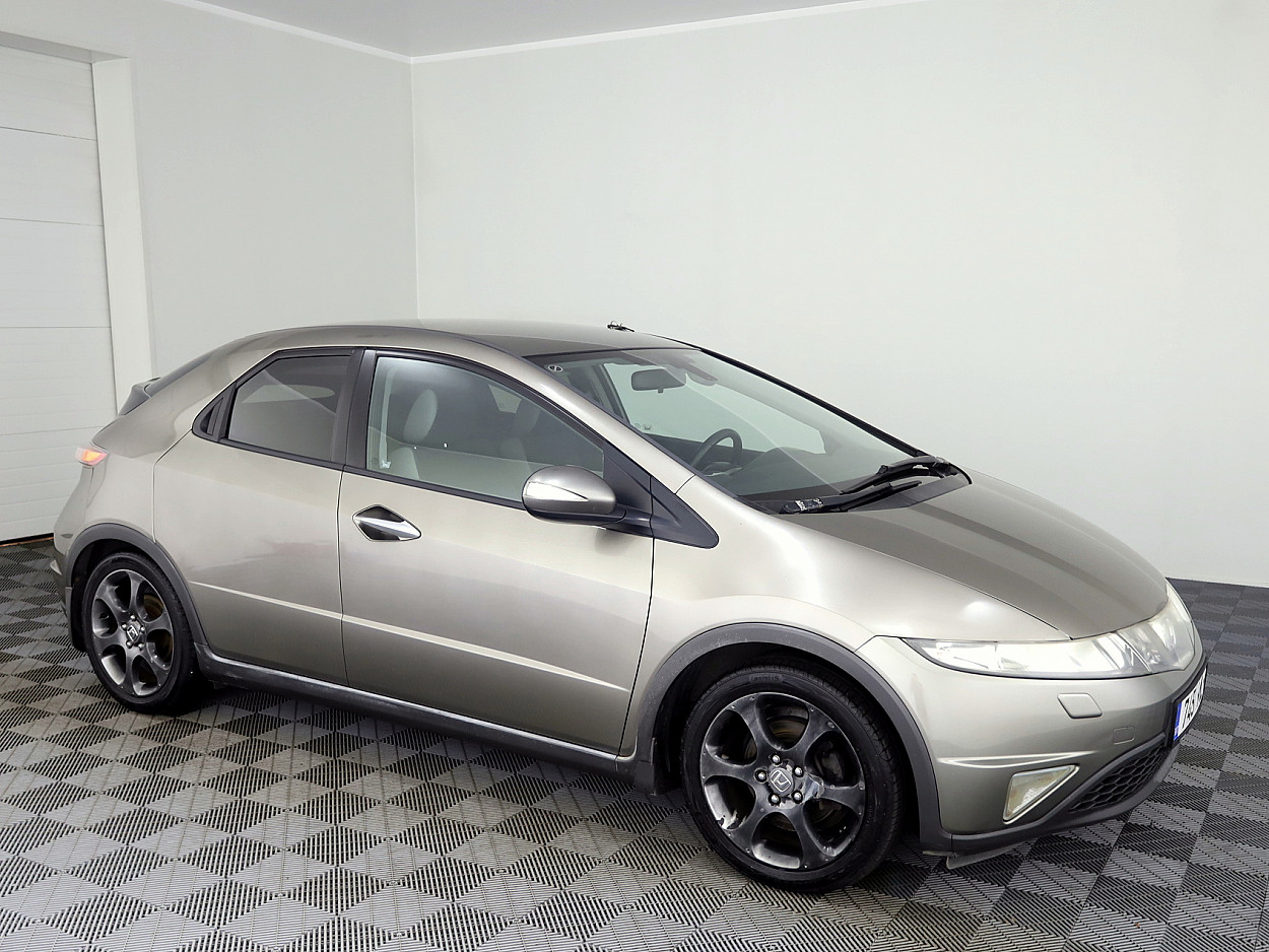 Honda Civic Elegance 1.8 103kW