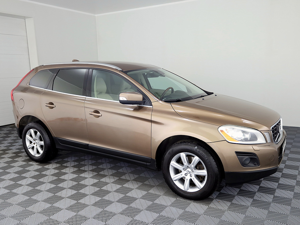 Volvo XC60 Summum ATM 2.4 D5 136kW
