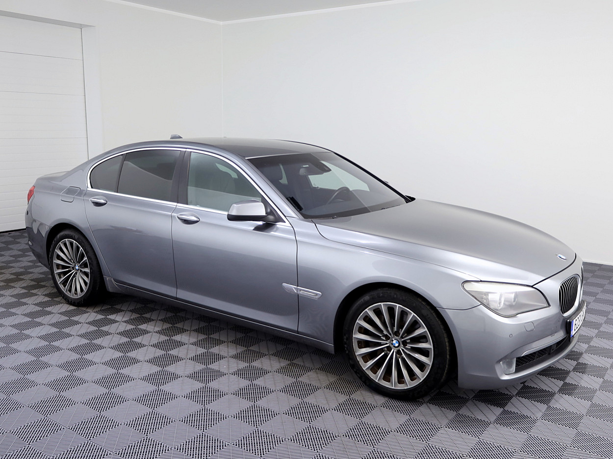BMW 750 Executive 4.4 300kW