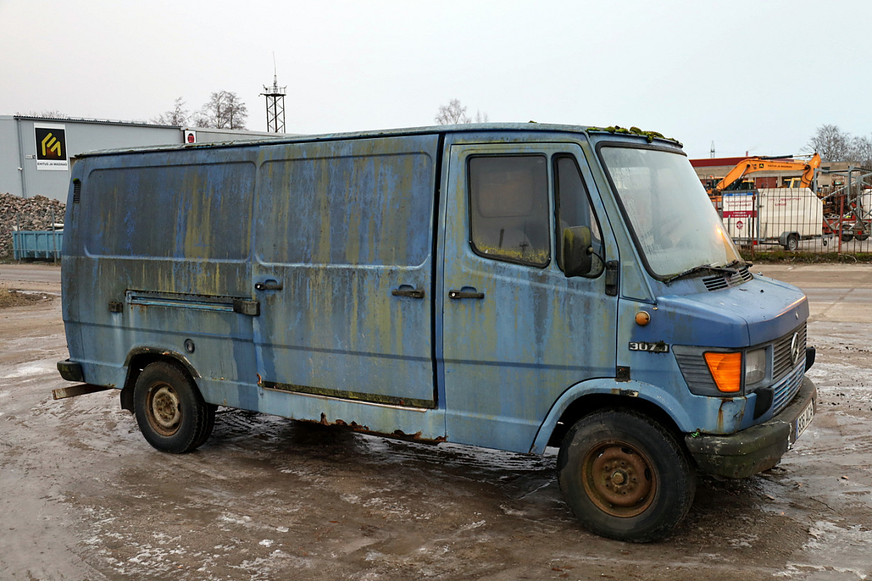 Mercedes-Benz 307D 2.4 D 53kW