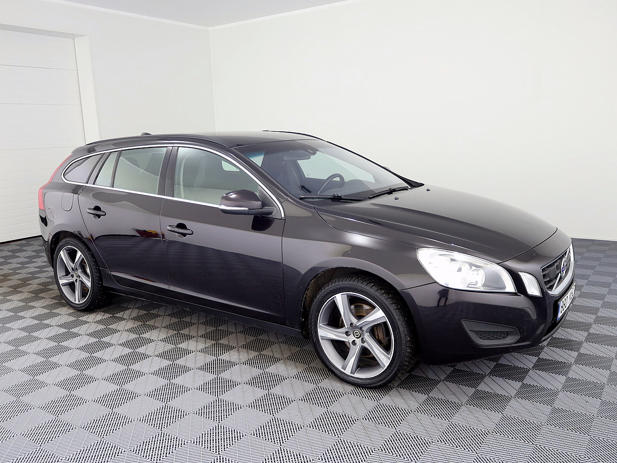 Volvo V60 Momentum AWD 4x4 ATM 2.4 D5 151kW