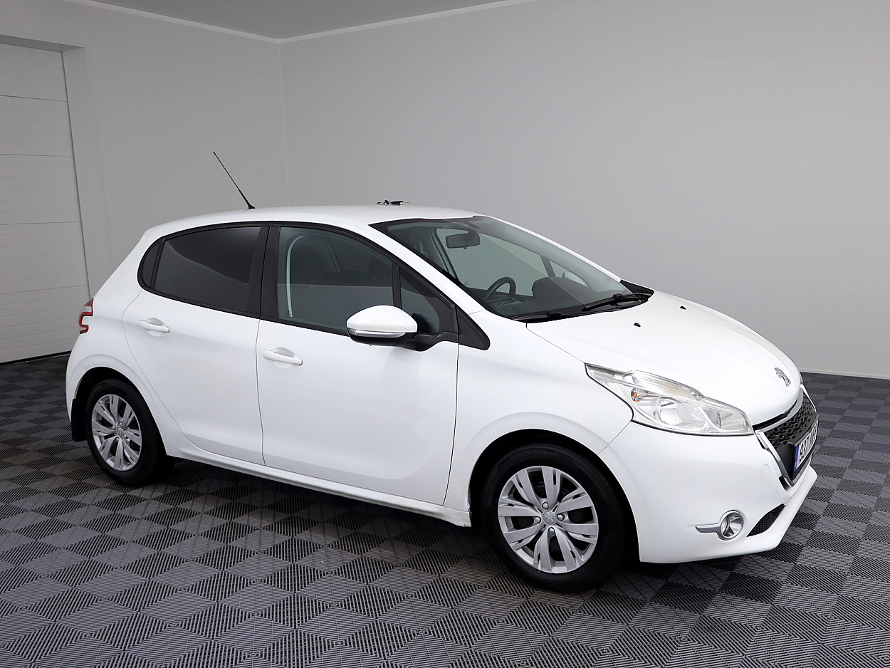 Peugeot 208 Elegance 1.2 60kW